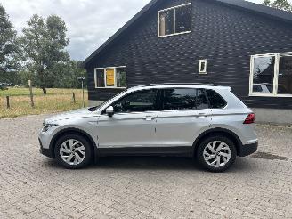 Volkswagen Tiguan 1.5 AUTOMAAT 150 PK NAVI CLIMA CAMERA VIR Dashboard LED TREKHAAK B.J 2024 picture 5