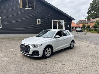 Coche accidentado Audi  TFSI 95 PK VIRT DASH AIRCO PDC B.J 2023 LICHTE SCHROEFSCHADE 2023/3