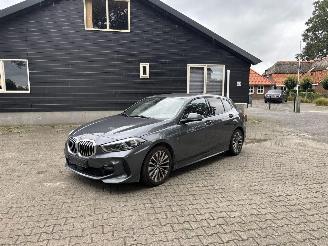 Voiture accidenté BMW 1-serie 118 M SPORT 6 BAK NAVI CLIMA CAMERA PDC LED B.J 2020 2020/2
