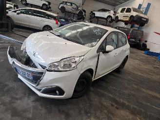Damaged car Peugeot 208  2019/1