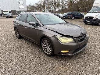 Voiture accidenté Seat Leon 1.2 TSI Ecomotive 16V Combi/o 4Dr Benzine 1.197cc 77kW (105pk) FWD 2013-08/2014-04  CJZA 2014/6