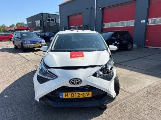 Avarii autoturisme Toyota Aygo 1.0 12V VVT-i Hatchback  Benzine 998cc 53kW (72pk) FWD 2018-03 (KGB40) 1KRFE 2020/2