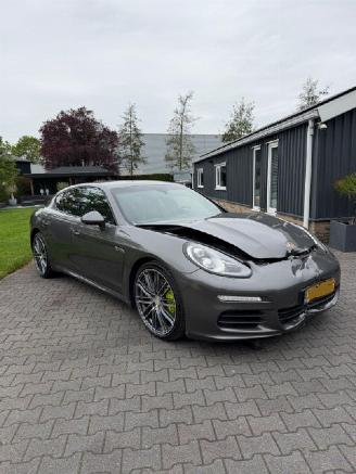 Damaged car Porsche Panamera 3.0 S E-Hybrid 2014/1