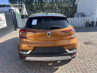 damaged passenger cars Renault Captur E-TECH HYBRIDE - AUTOMATIC 2022/10