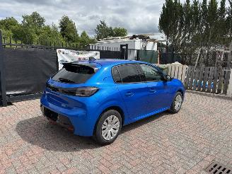 Peugeot 208  picture 3