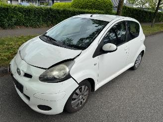 Schadeauto Toyota Aygo 1.0-12V Xcite White search 2009/10