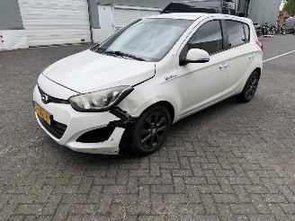 krockskadad bil auto Hyundai I-20 1.2i i-Deal 2014/2