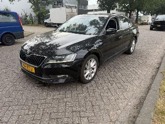 Schadeauto Skoda Superb 1.6TDI Ambition Business 2017/4