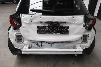 Toyota Yaris HYBRID picture 8