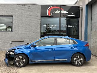krockskadad bil auto Hyundai Ioniq HYUNDAI IONIQ HYBRIDE 2017 2017/4