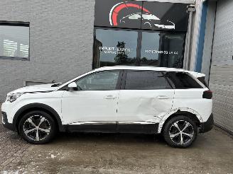 Damaged car Peugeot 5008 PEUGEOT 5008 1.2I 2019 2019/5