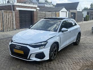 krockskadad bil auto Audi A3 40 TFSI S Line PANO 2021/1
