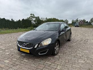 krockskadad bil auto Volvo S-60 2.0 D3 2011/1