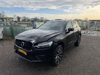 Damaged car Volvo Xc-60 2.0 T8 R DESIGN AWD 2018/1