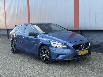 Damaged car Volvo V-40 2.0 T4 Business Sport 2017/1