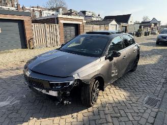 Voiture accidenté Opel Astra hybrid 1.6 ULTIMATE 132 kw AUTOMAAT NEW MODEL 2023/1