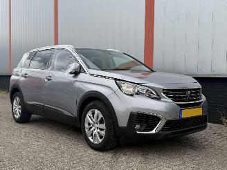Damaged car Peugeot 5008 7 PERS!! 1.2 PureTech Blue Lease Executive AUTOMAAT 2019/1