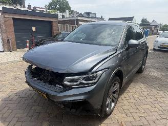 Voiture accidenté Volkswagen Tiguan 1.5 TSI R-Line 7 PERS NAP 2021/1