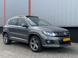 Vaurioauto  passenger cars Volkswagen Tiguan 1.4 TSI R LINE NAP PANO 2014/1