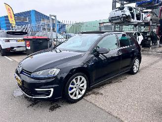 Vaurioauto  passenger cars Volkswagen Golf 1.4 TSI / GTE / DSG / PANO 2016/10