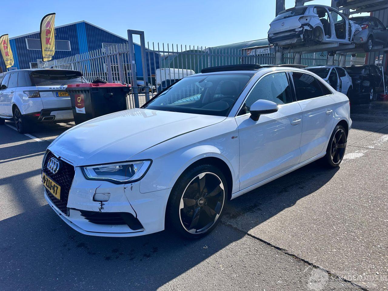Audi A3 1.4 TFSI LIMOUSINE / S LINE / PANO /