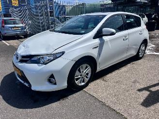 Schadeauto Toyota Auris 1.8 HYBRIDE / AUTOMAAT 2013/4