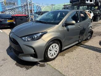 Schadeauto Toyota Yaris 1.5 HYRBIDE 2021/10