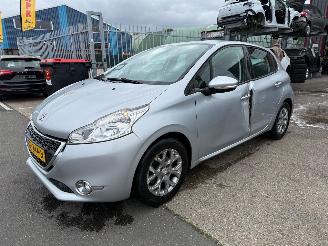 Schadeauto Peugeot 208 1.2 VTI ACTIVE 2014/3