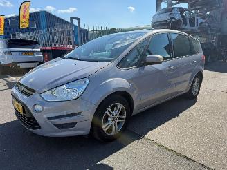 Damaged car Ford S-Max 1.6 TDCI TITANIUM 7P 2011/4