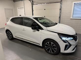 uszkodzony samochody osobowe Renault Clio  2024/1