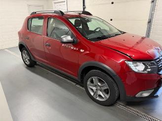 Vaurioauto  passenger cars Dacia Sandero /// 26000 KM /// 2020/7