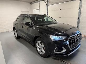damaged passenger cars Audi Q3  2019/8