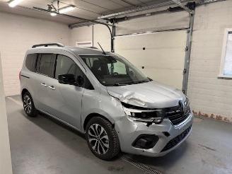 krockskadad bil auto Renault Kangoo  2025/3