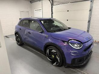 krockskadad bil auto Abarth 600e  2026/5