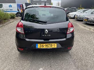 Renault Clio 1.2 5drs picture 2