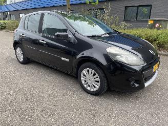 Renault Clio 1.2 5drs picture 3