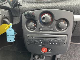 Renault Clio 1.2 5drs picture 14
