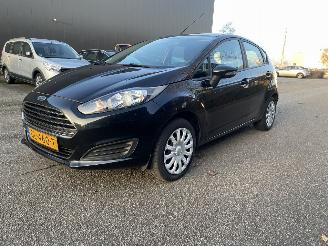 krockskadad bil auto Ford Fiesta 5drs airco 2015/2
