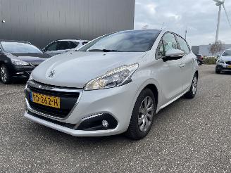 Unfallwagen Peugeot 208 1.2 60kw 2017/1