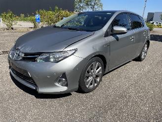 damaged passenger cars Toyota Auris 1.8 hybrid 2013/8