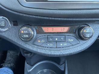 Toyota Yaris 1.3 5drs picture 12