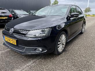 damaged passenger cars Volkswagen Jetta 1.4tsi hybrid 2013/7