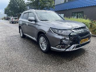 uszkodzony samochody osobowe Mitsubishi Outlander 2.4 plug in hybrid 2019/1