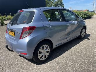Toyota Yaris 1.3 5drs picture 3