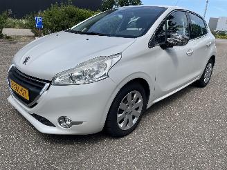 uszkodzony samochody osobowe Peugeot 208 1.2 5drs clima 2014/8