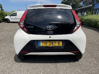 uszkodzony samochody osobowe Toyota Aygo 5drs airco 2018/8