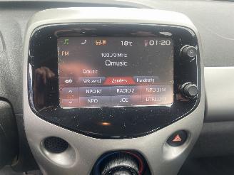 Toyota Aygo 5drs xplay picture 10