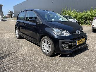 krockskadad bil auto Volkswagen Up! 5drs high up 2017/11