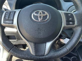 Toyota Yaris 1.3 5drs picture 15