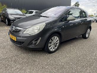 Schadeauto Opel Corsa 1.4 aut. cosmo 2012/9